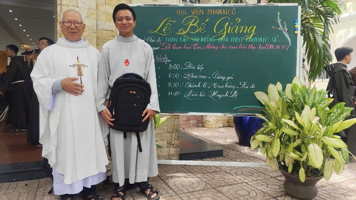 Hình ảnh em Ant. Đoàn Ngọc Minh Duy hoàn tất Chương trình Triết và Thần học tại Học viện Phanxicô Việt Nam, ngày 31/05/2025